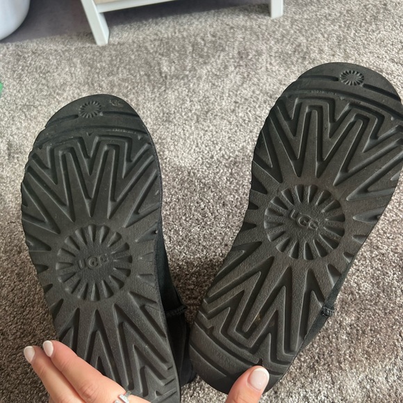 UGG mini 
Black - Picture 5 of 9